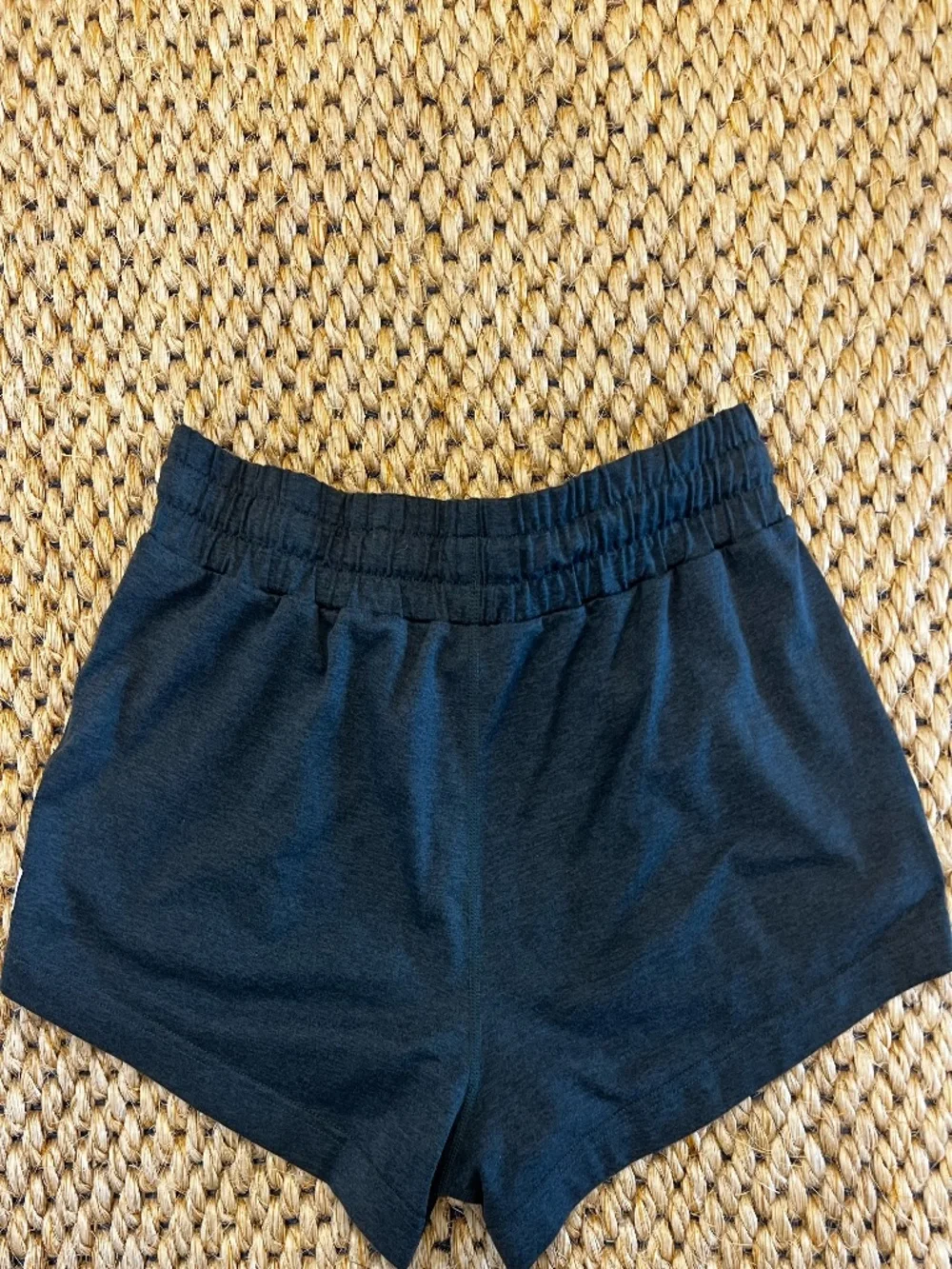 Vuori halo performance Shorts Women's Dreamknit in Teal SZ XS super soft, runnin